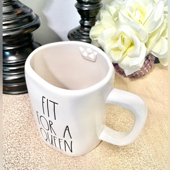 NWT Rae Dunn FIT FOR A QUEEN 👑 Ceramic Mug - Picture 4 of 4